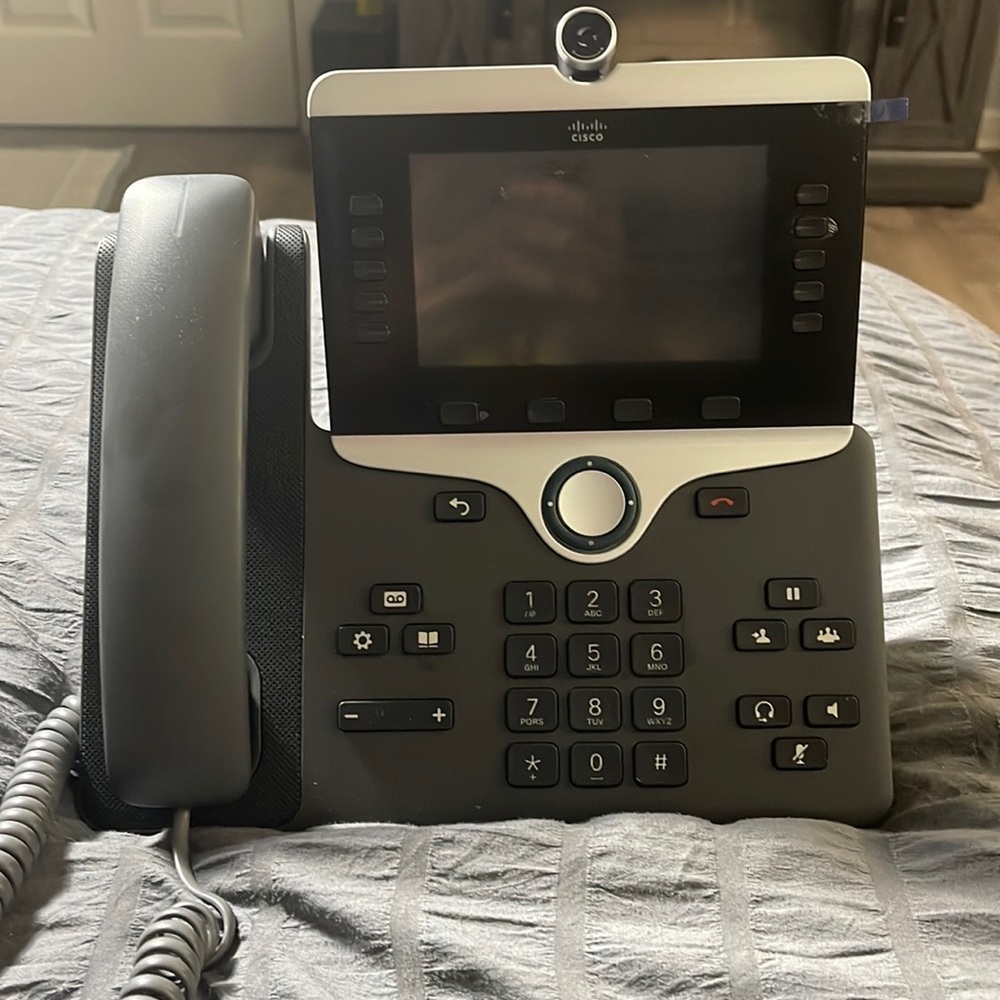 Cisco CP-8865 IP Phone- LIke new-still has plasti on screen